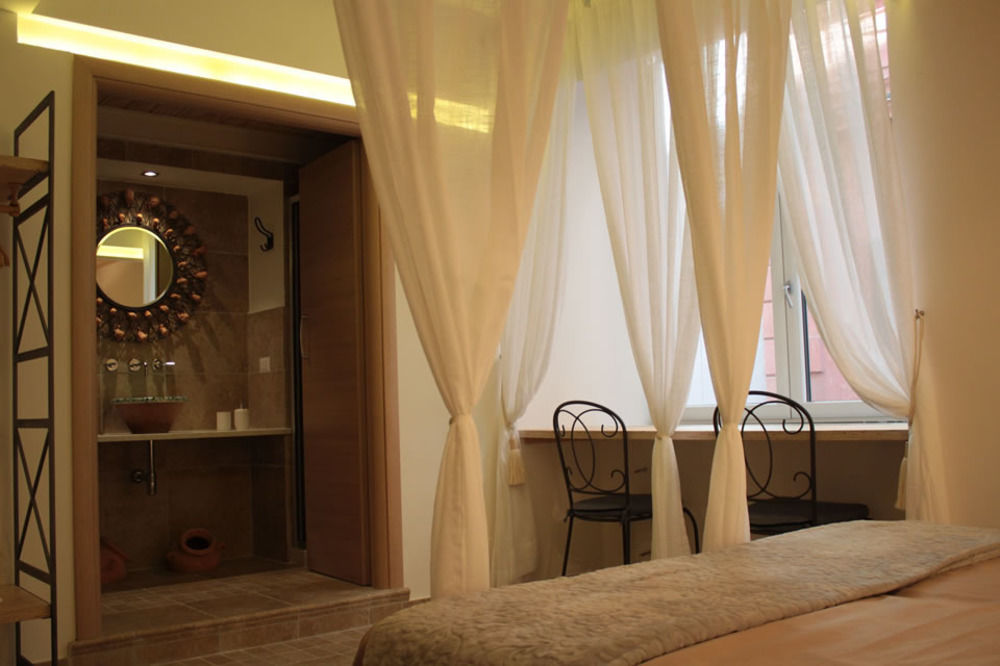 Casa Latina Bed & Breakfast Napoli Bagian luar foto
