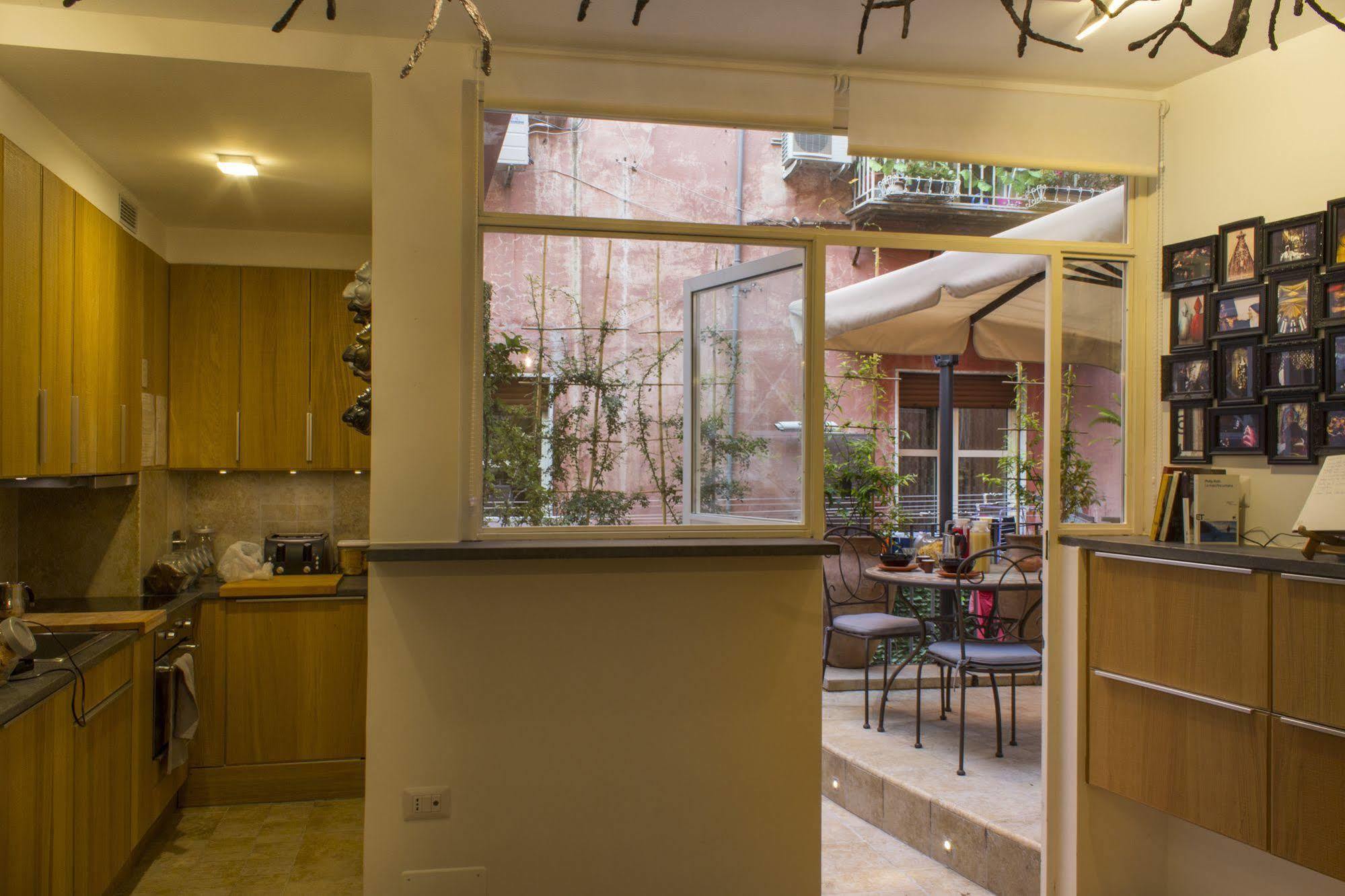 Casa Latina Bed & Breakfast Napoli Bagian luar foto