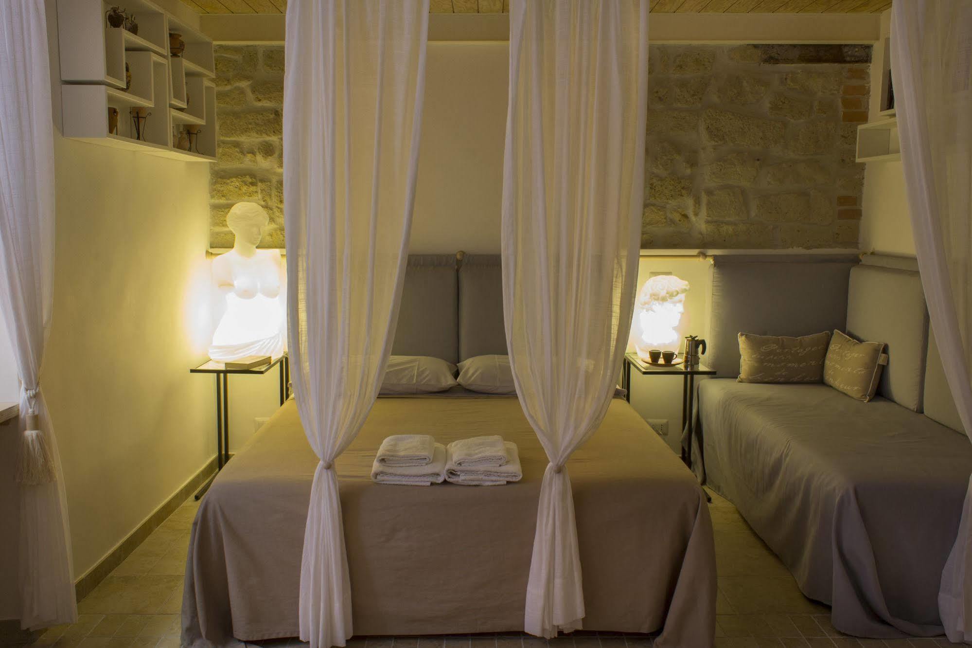 Casa Latina Bed & Breakfast Napoli Bagian luar foto