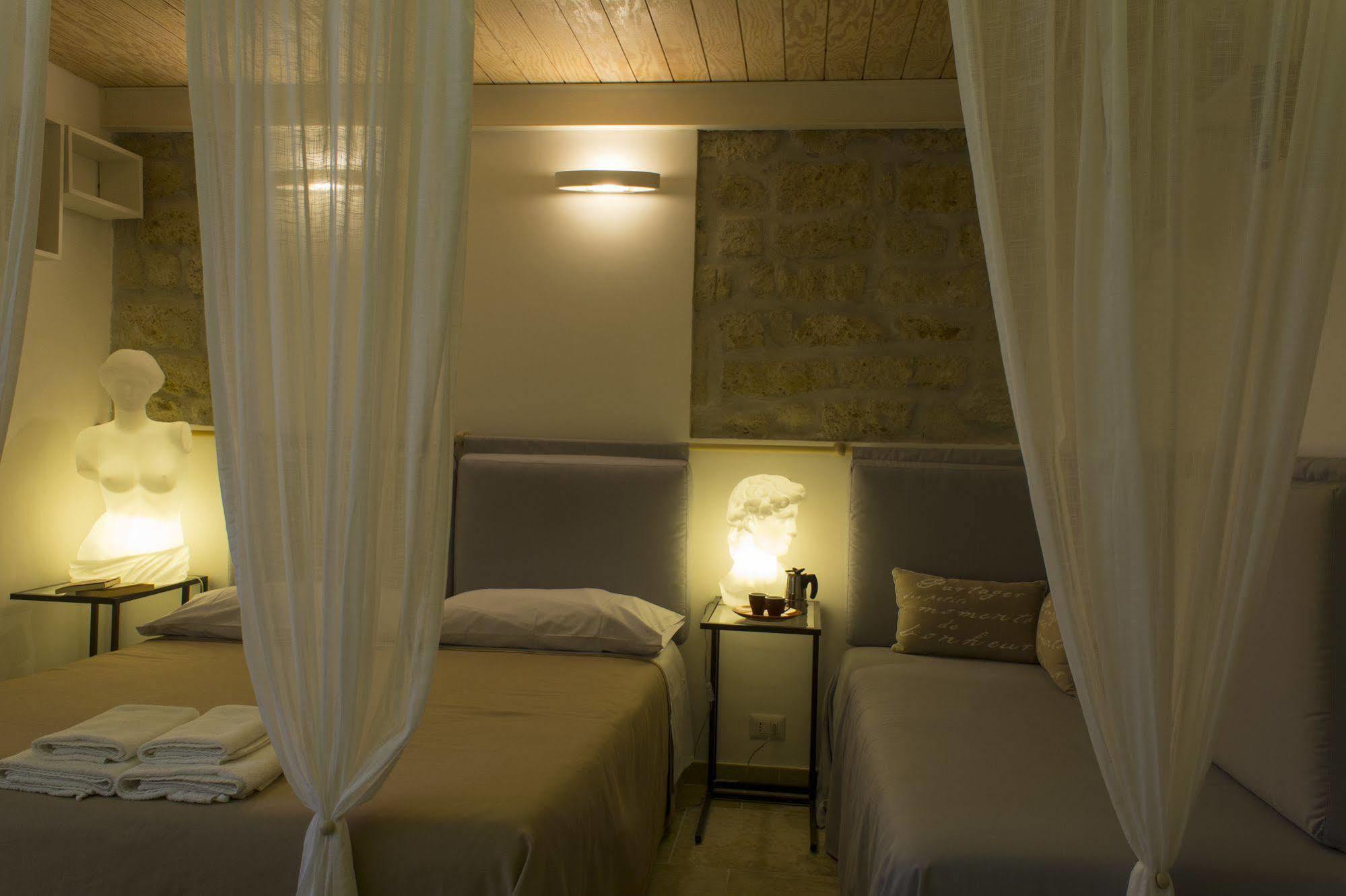 Casa Latina Bed & Breakfast Napoli Bagian luar foto