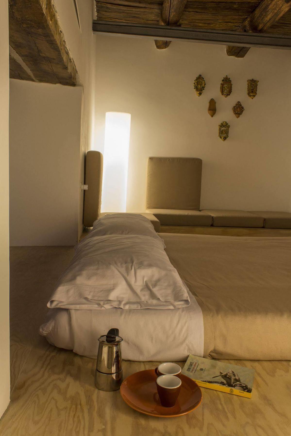 Casa Latina Bed & Breakfast Napoli Bagian luar foto