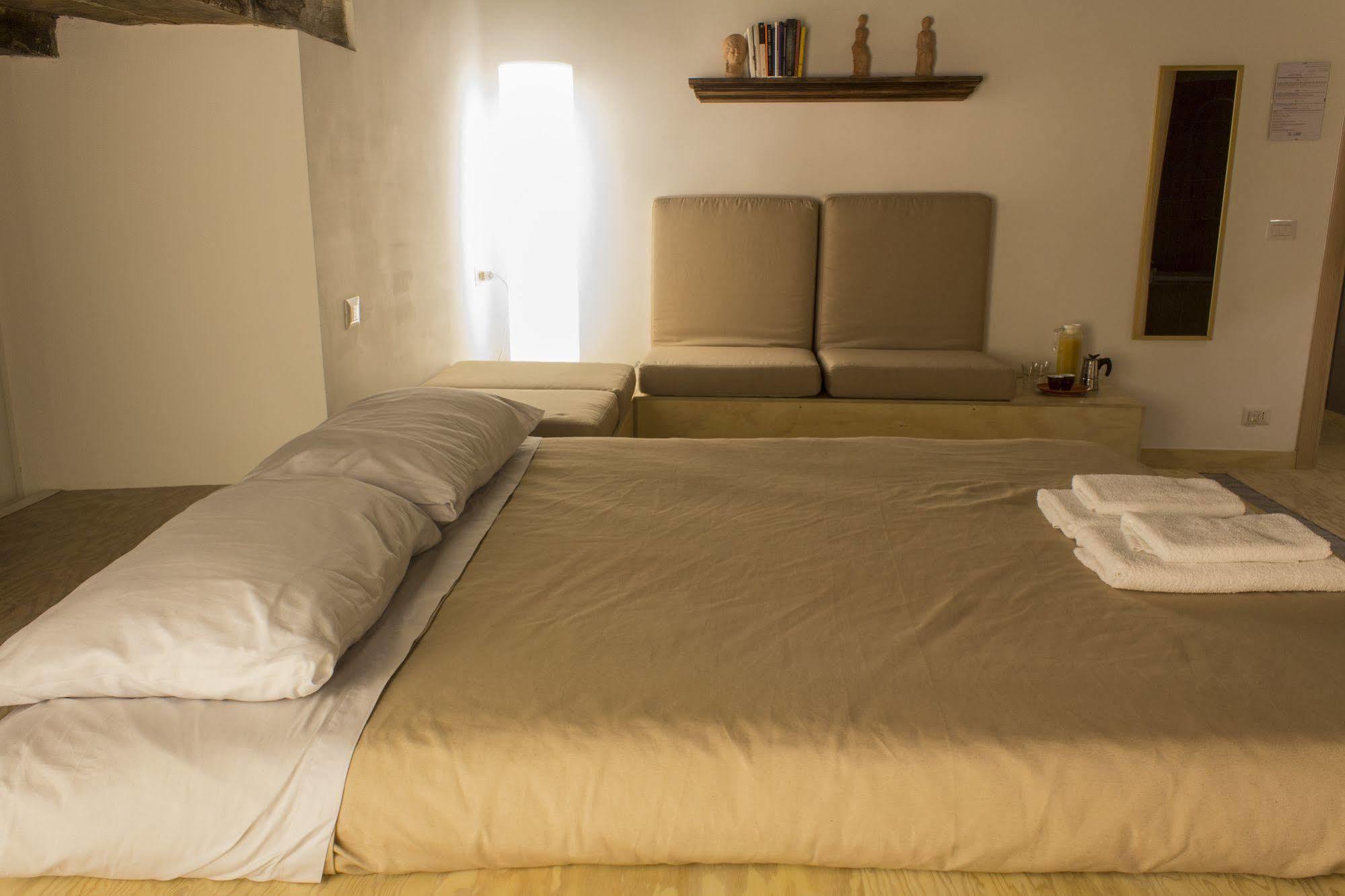 Casa Latina Bed & Breakfast Napoli Bagian luar foto