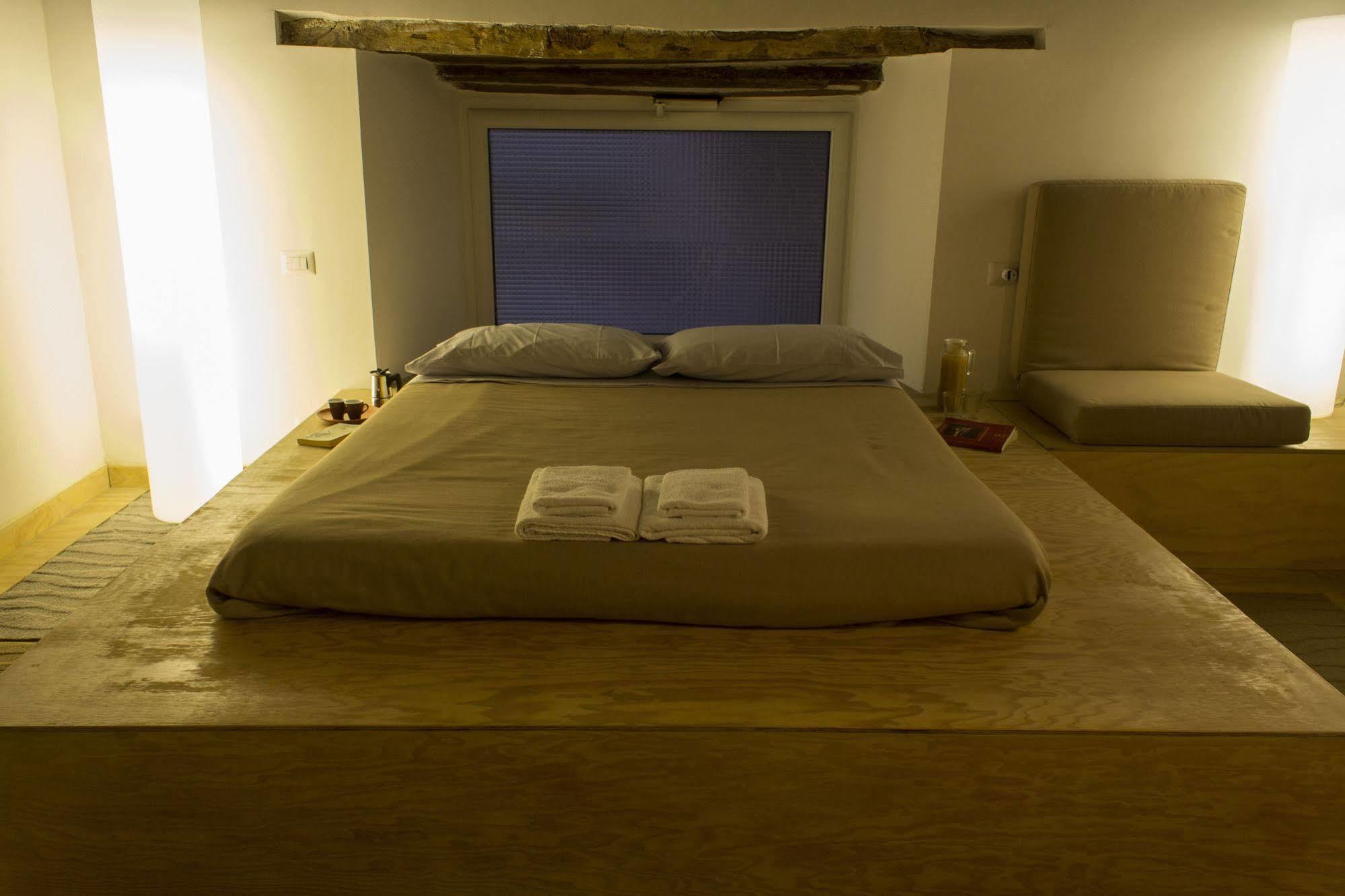 Casa Latina Bed & Breakfast Napoli Bagian luar foto