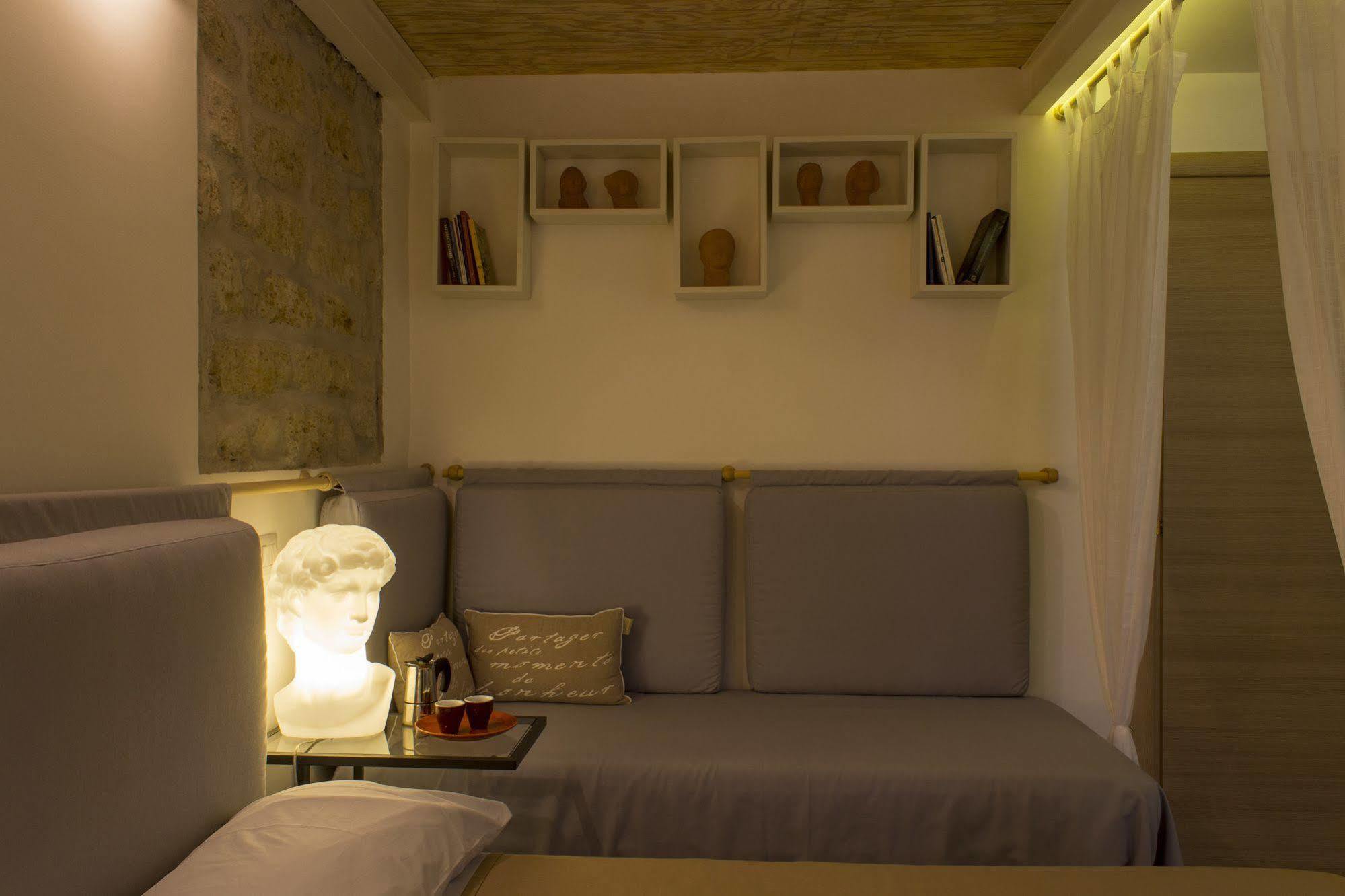 Casa Latina Bed & Breakfast Napoli Bagian luar foto