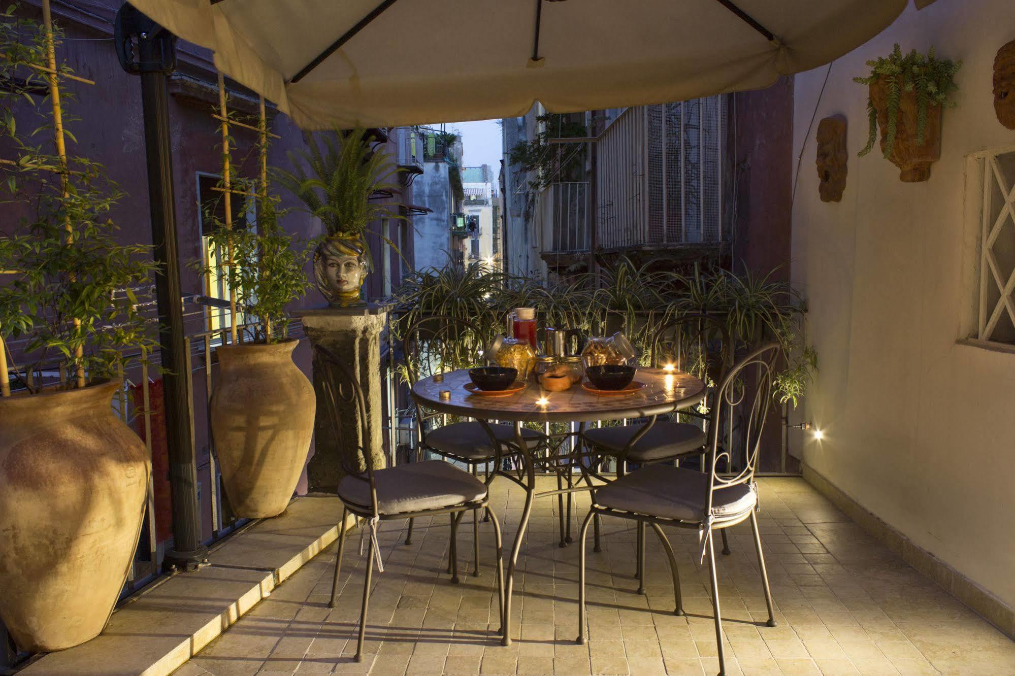 Casa Latina Bed & Breakfast Napoli Bagian luar foto